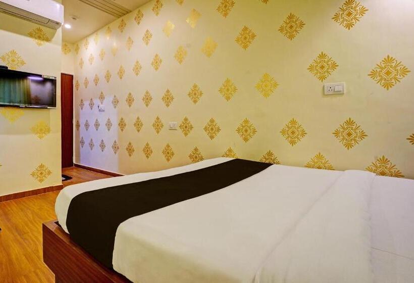 חדר קלאסי לשלושה, Oyo Tulsi