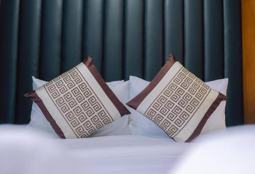 اتاق لوکس با تخت بزرگ, Shine Boutique