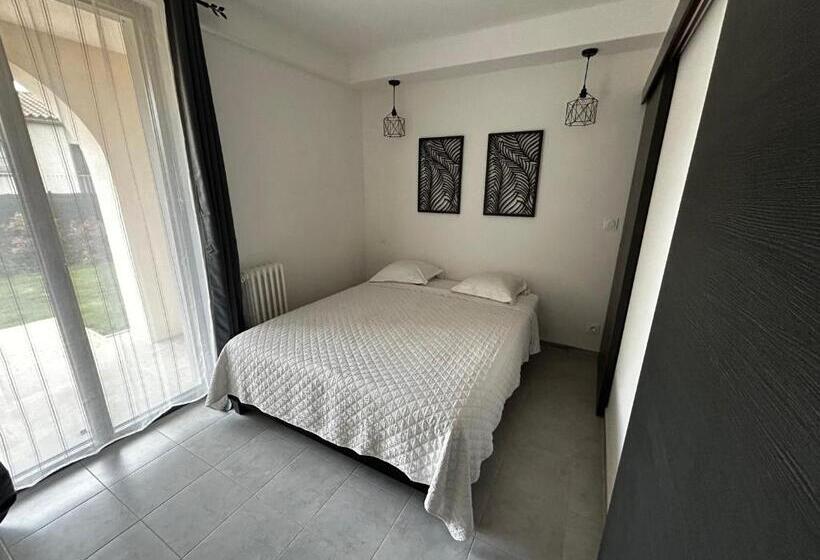 اتاق استاندارد با چشم‌انداز باغ, La Porte Medievale