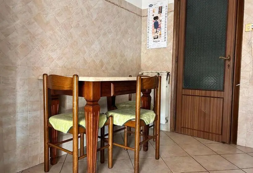 Huoneisto 1 Makuuhuone Terassi, Seaside Apartment Near Villa Caravaggio