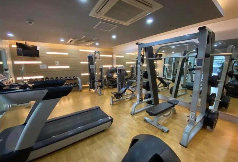 استودیو استاندارد با بالکن, Studio Unit 10 Mins Walk To Naia Terminal 3