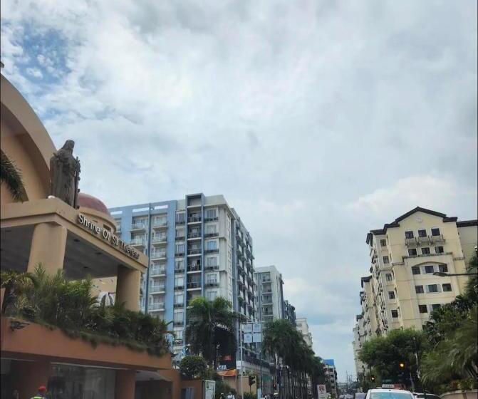 إستديو قياسى مزود بشرفة, Studio Unit 10 Mins Walk To Naia Terminal 3