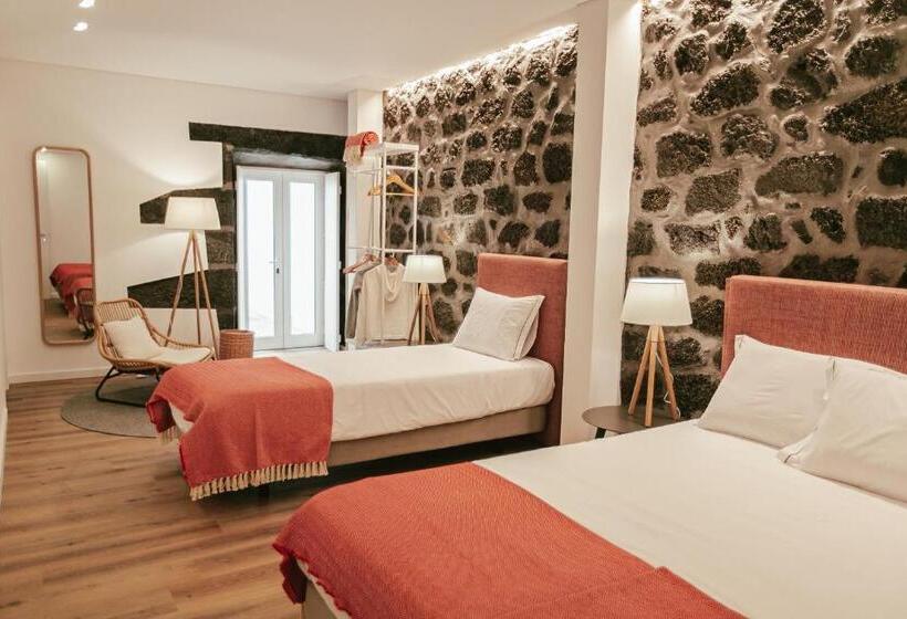 غرفة قياسية ثلاثية, Aires Hostel