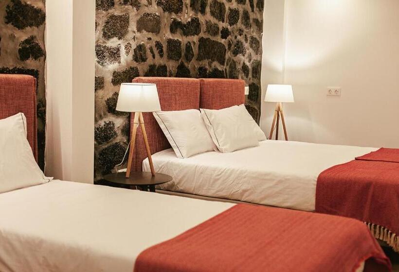 غرفة قياسية ثلاثية, Aires Hostel