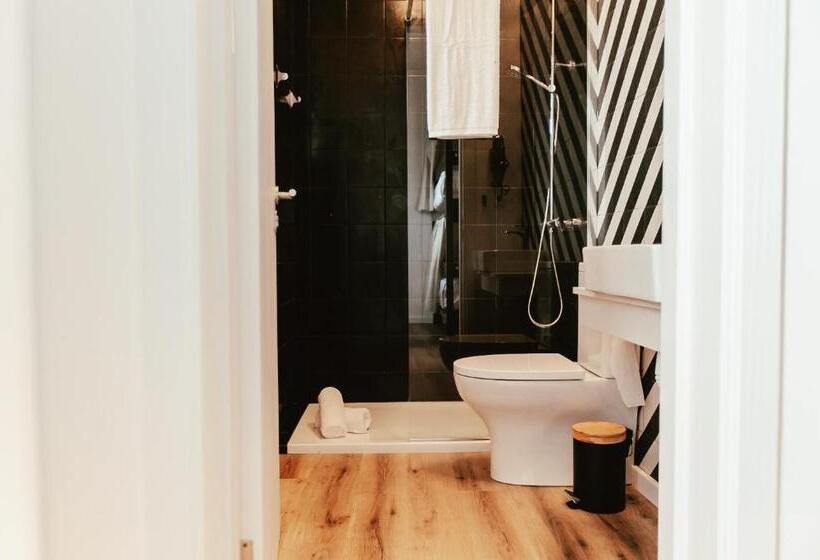 غرفة قياسية ثلاثية, Aires Hostel