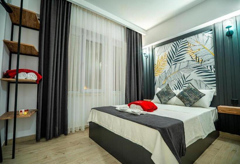 اتاق استاندارد چهارنفره با بالکن, Gül Resi̇dence