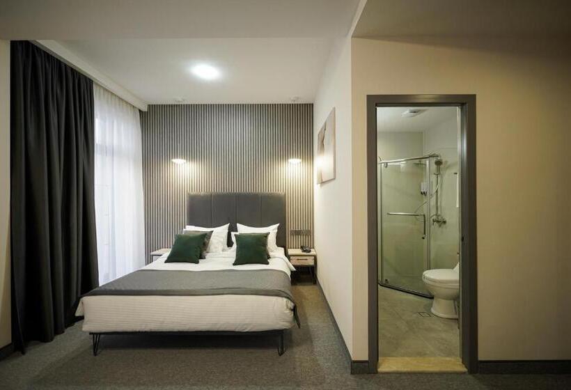 수피리어 룸, Dynasty