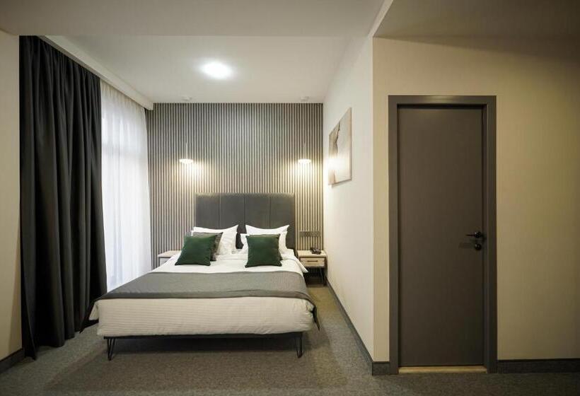 수피리어 룸, Dynasty