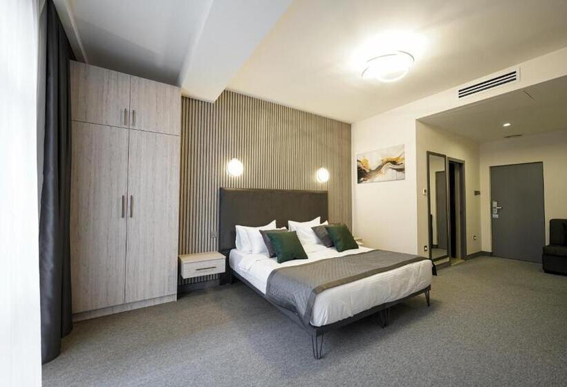 디럭스 룸 킹사이즈 침대, Dynasty