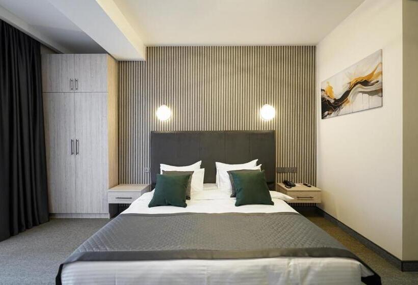 디럭스 룸 킹사이즈 침대, Dynasty