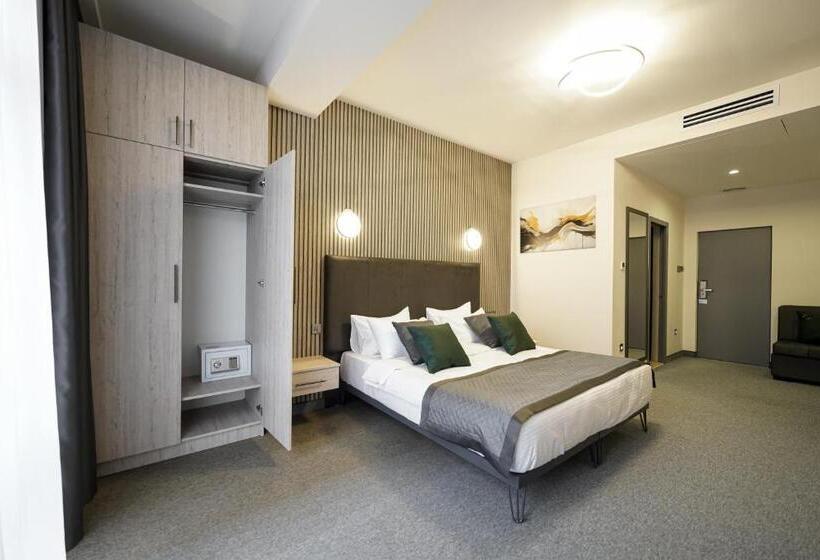 디럭스 룸 킹사이즈 침대, Dynasty