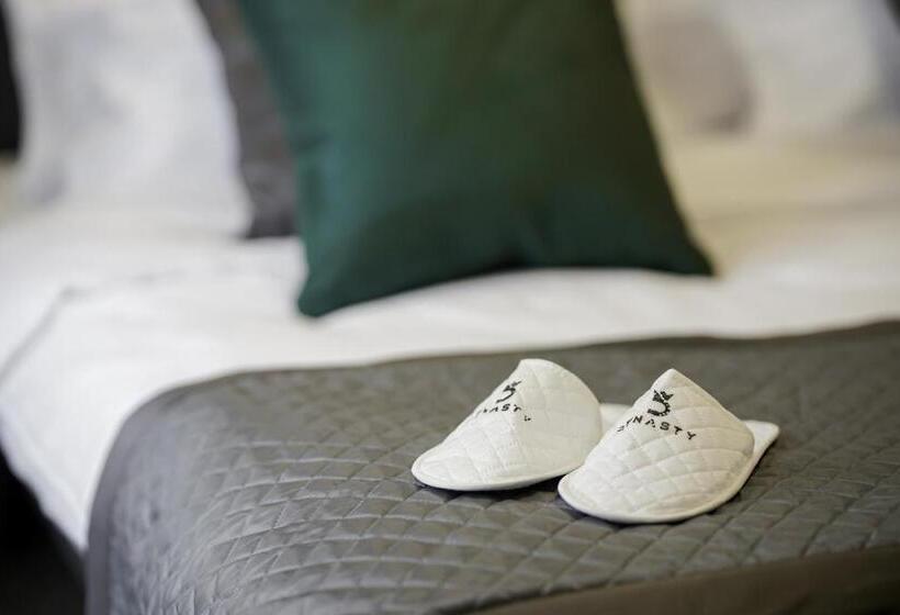 디럭스 룸 킹사이즈 침대, Dynasty