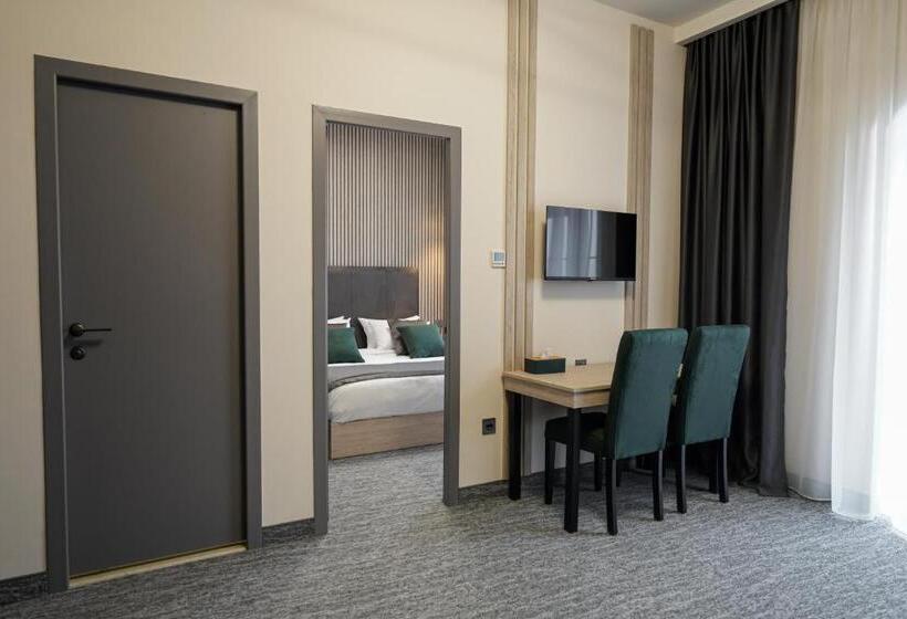 스탠다드 룸 킹사이즈 침대, Dynasty