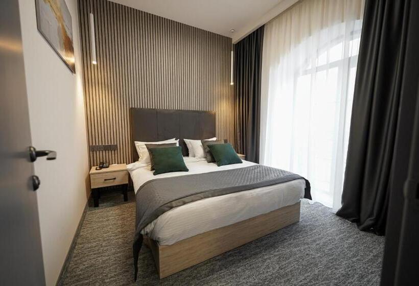 스탠다드 룸 킹사이즈 침대, Dynasty