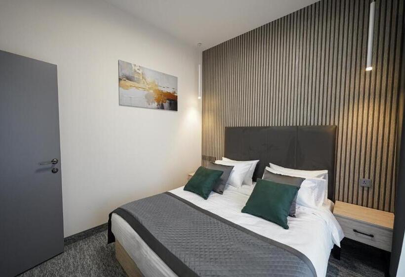 스탠다드 룸 킹사이즈 침대, Dynasty