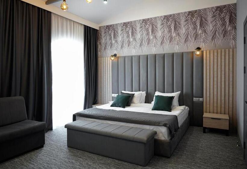 스탠다드 스튜디오, Dynasty