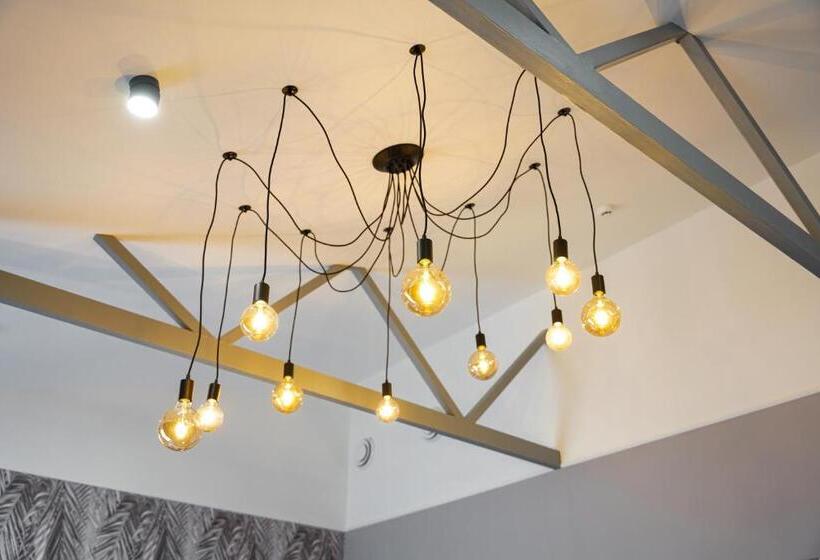 스탠다드 스튜디오, Dynasty