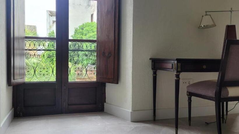 اتاق لوکس با تخت بزرگ, Palacio De Los Angulo Casa Histórica En El Centro De Córdoba