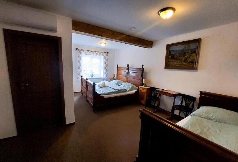 غرفة قياسية ثلاثية, U Jindry