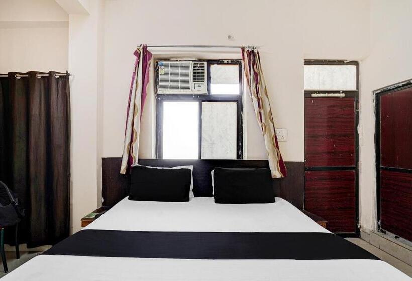 트리플 클래식 룸, Oyo Hotel B Shiv Ji