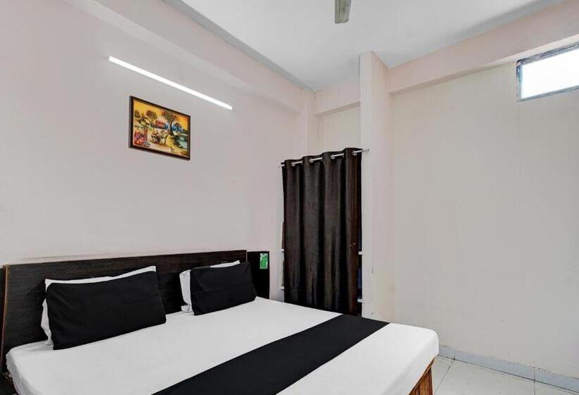 트리플 클래식 룸, Oyo Hotel B Shiv Ji