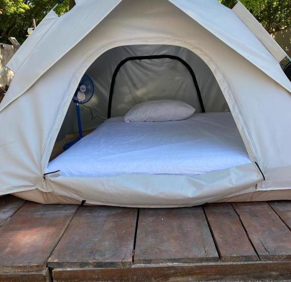 چادر با خدمات رفاهی استاندارد, Aventura Maya Hostal Y Camping Holbox