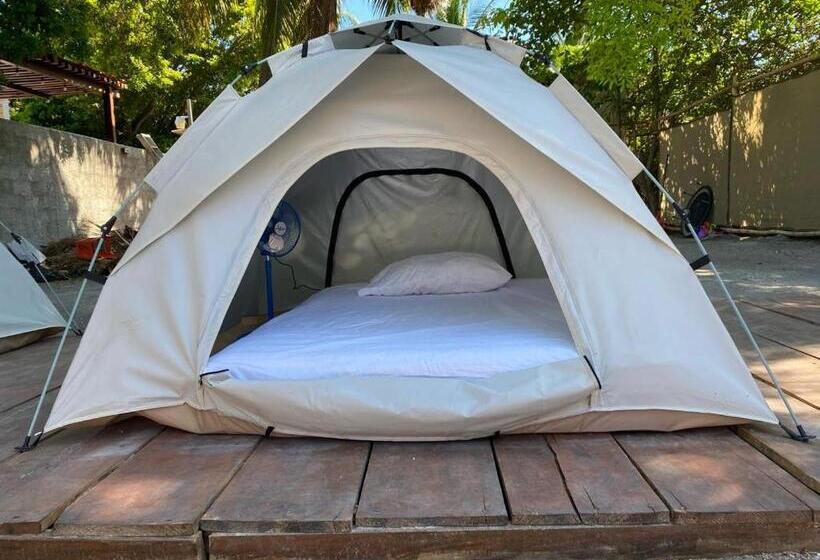 چادر با خدمات رفاهی استاندارد, Aventura Maya Hostal Y Camping Holbox