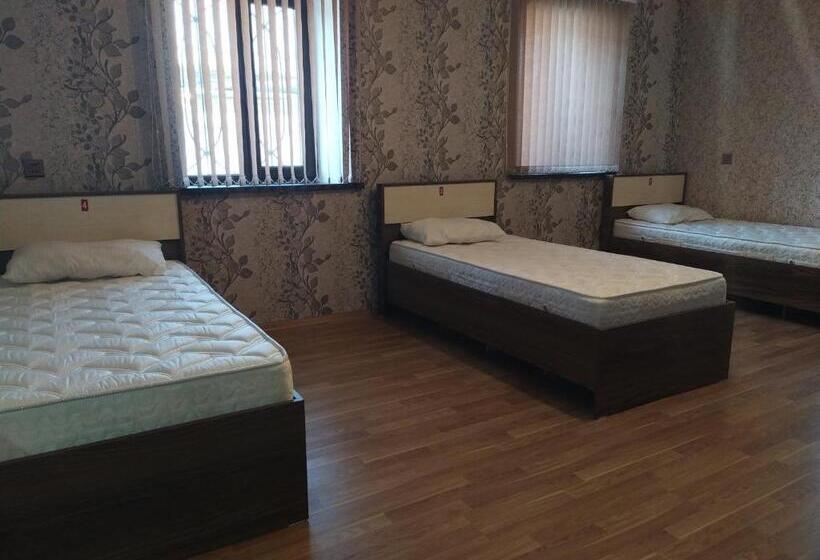 اتاق کلاسیک سه تخته, Ganja Guest House
