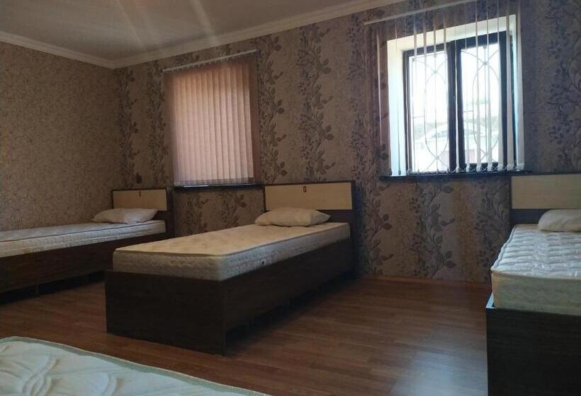 اتاق کلاسیک چهارنفره, Ganja Guest House