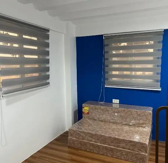 ファミリールーム, Arzel S Tiny House