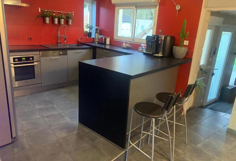 חדר סטנדרט לארבעה, Sur Les Routes Du Débarquement   Chambre Quadruple