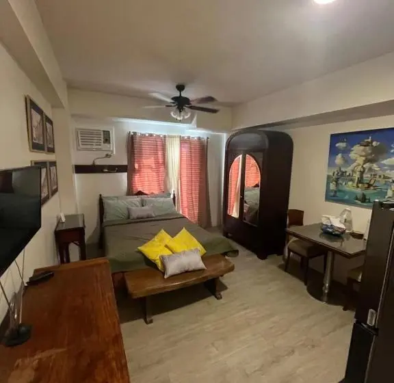 Standard-studio Parveke, Vinatge Modern Studio Condo Unit W/ Balcony