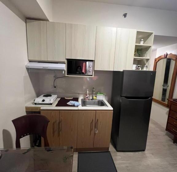 استودیو استاندارد با بالکن, Vinatge Modern Studio Condo Unit W/ Balcony