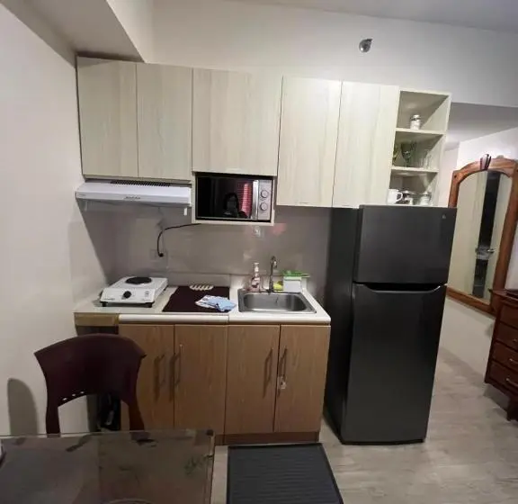Standard-studio Parveke, Vinatge Modern Studio Condo Unit W/ Balcony