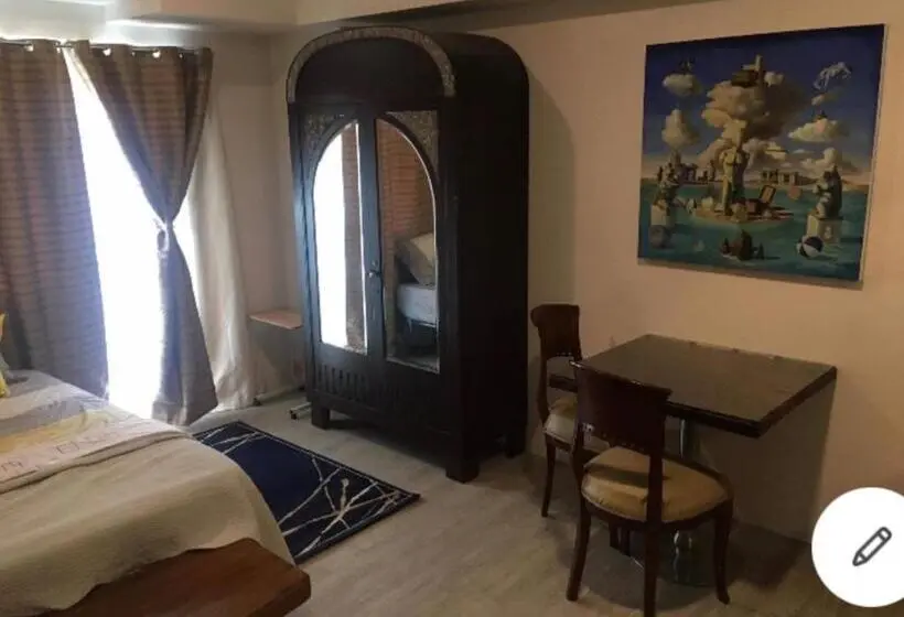 Standard-studio Parveke, Vinatge Modern Studio Condo Unit W/ Balcony