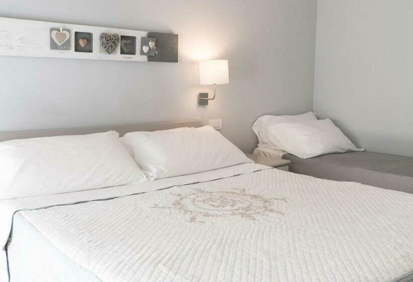 اتاق استاندارد سه نفره, Bed In Bo Saragozza