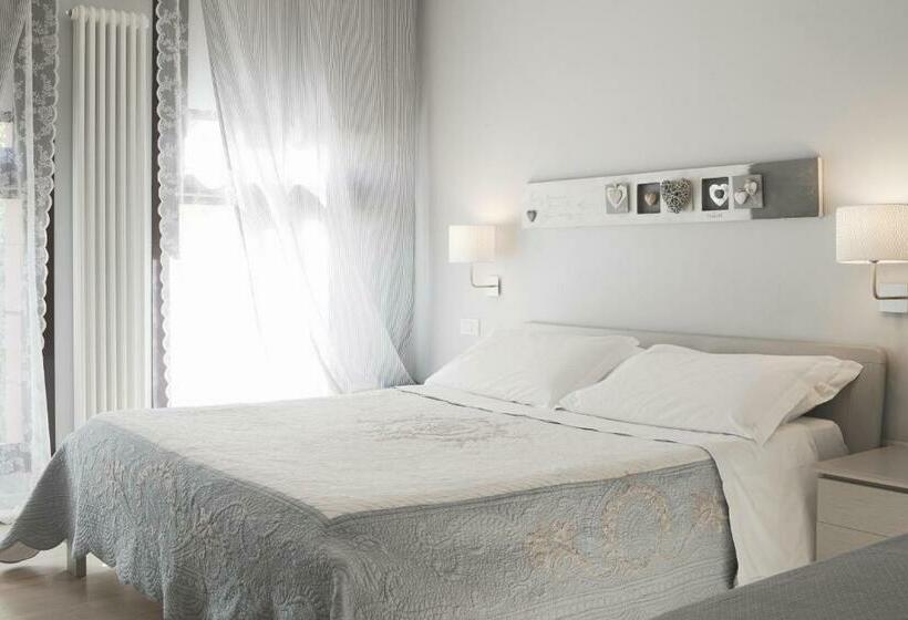 اتاق استاندارد سه نفره, Bed In Bo Saragozza