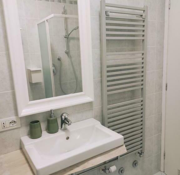 اتاق استاندارد سه نفره, Bed In Bo Saragozza