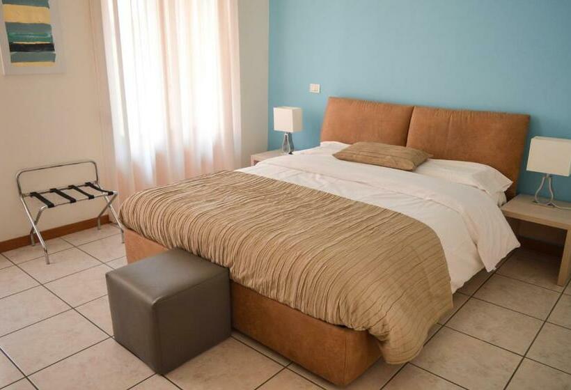 スタンダードルーム, La Contrada