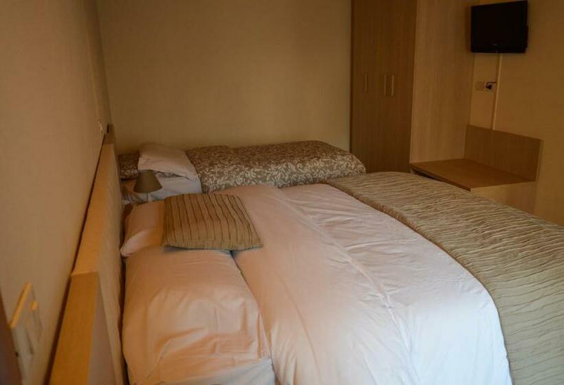 スタンダードトリプルルーム, La Contrada