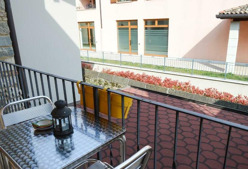 اتاق استاندارد, La Contrada