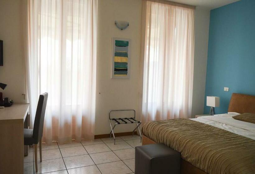 スタンダードルーム, La Contrada