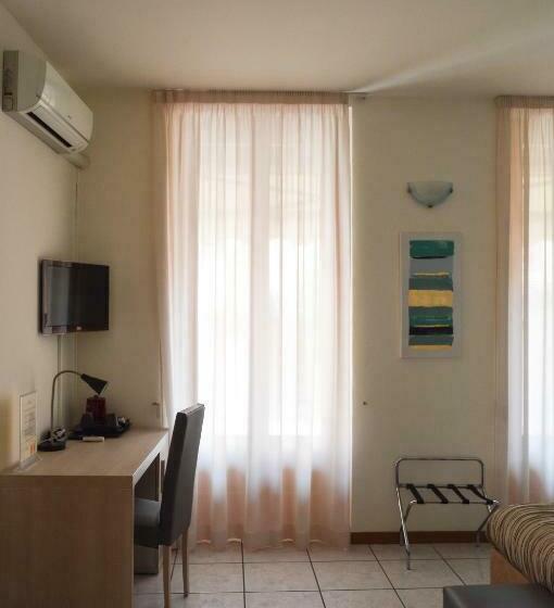 اتاق استاندارد, La Contrada