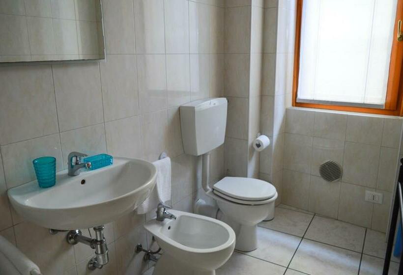 スタンダードルーム, La Contrada