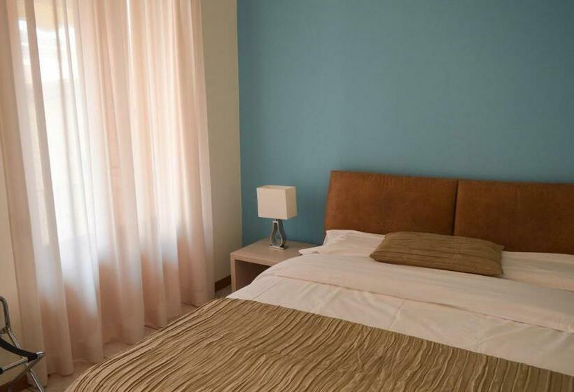 スタンダードルーム, La Contrada