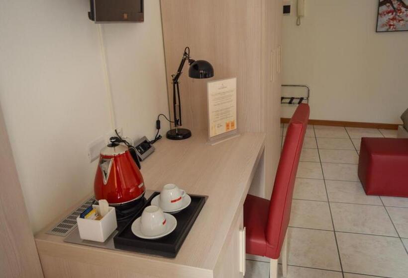 スタンダードトリプルルーム, La Contrada