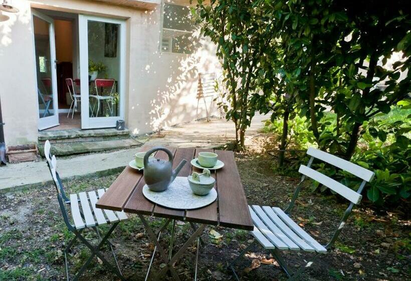 דירת חדר נוף לגינה, La Fratta Art  House