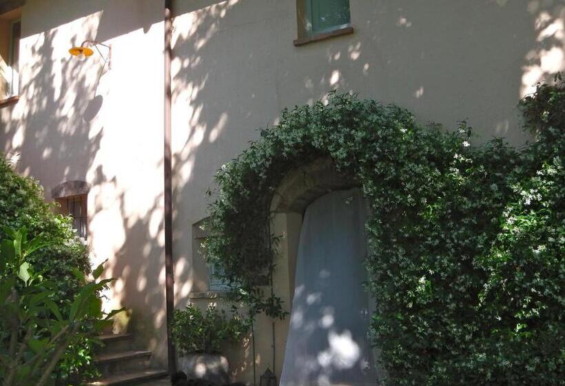 דירת חדר נוף לגינה, La Fratta Art  House