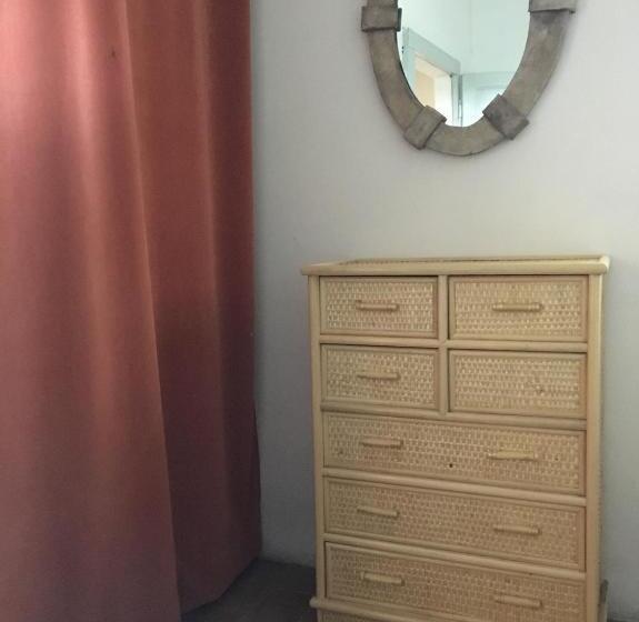 דירת חדר נוף לגינה, La Fratta Art  House