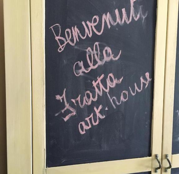 דירת חדר נוף לגינה, La Fratta Art  House